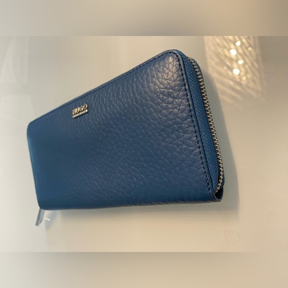 HUGO ziparound Pebbled Blue Wallet NWOT - Picture 5 of 7